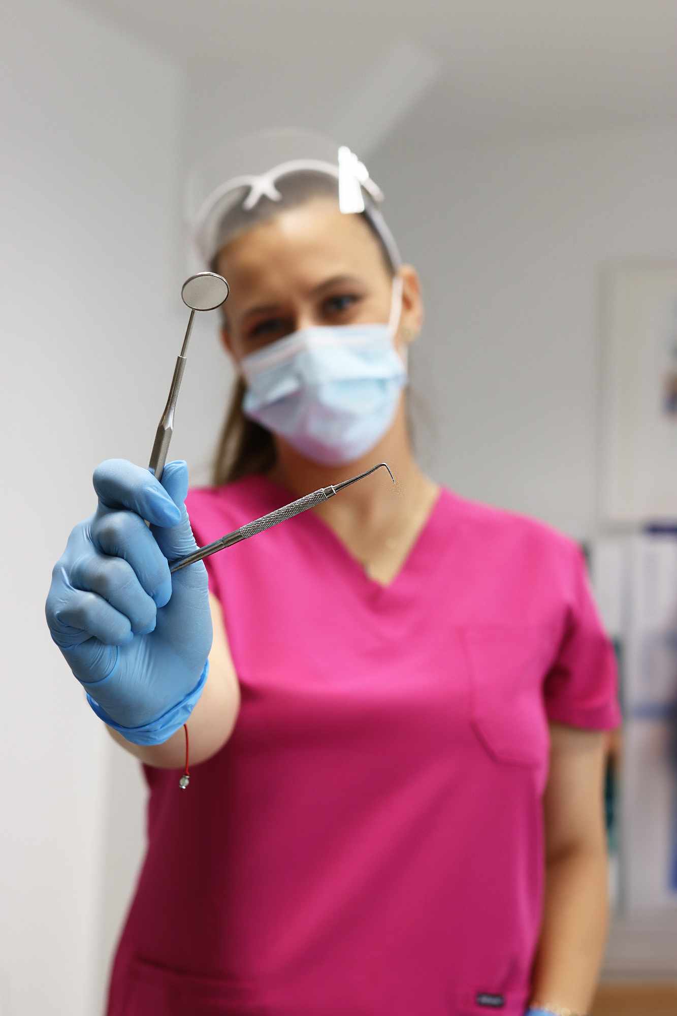 Narzędzia higienizacyjne używane podczas zabiegów higienizacja Elbląg w gabinecie AurisDent